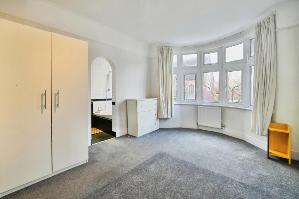 Park Road, LONDON, London, E12 photo 4