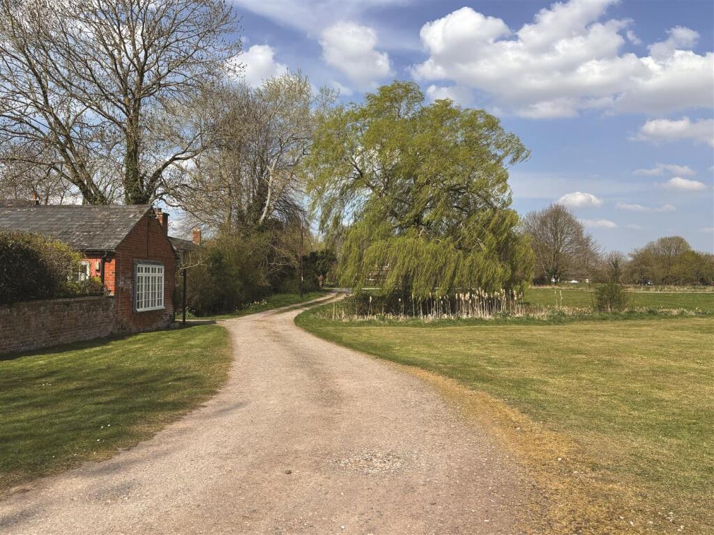 House in Poulshot, Wiltshire - More