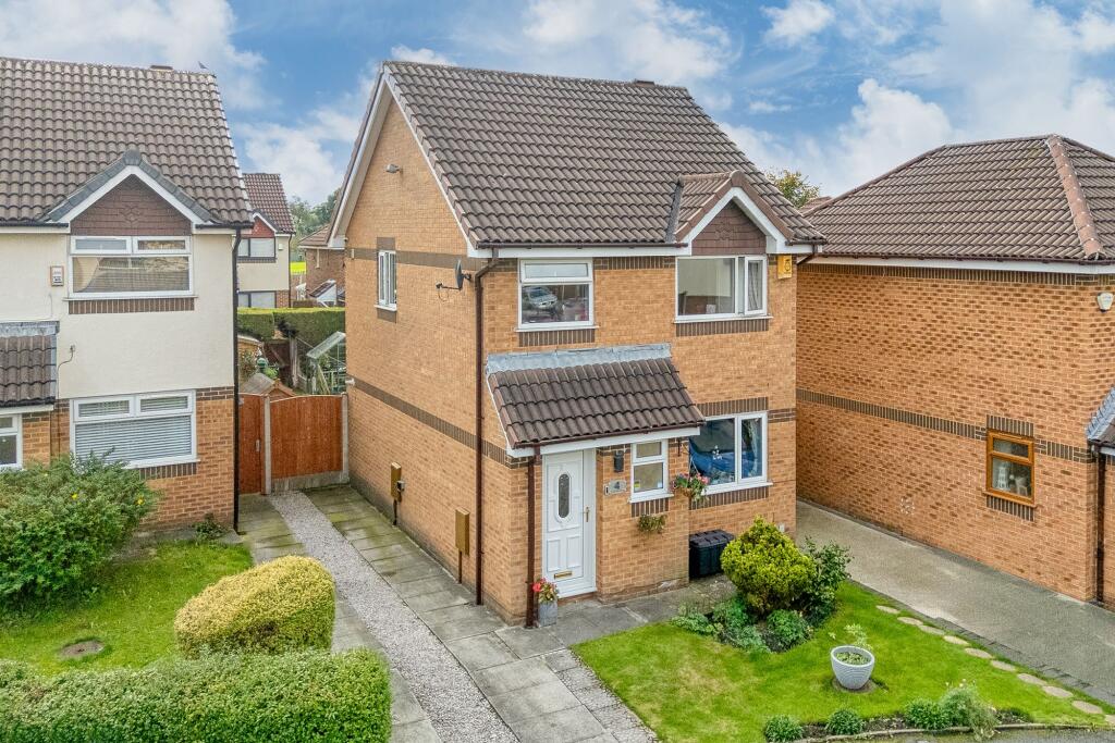 3-bed detached on St. Josephs Drive, Rochdale, OL16, £270,000