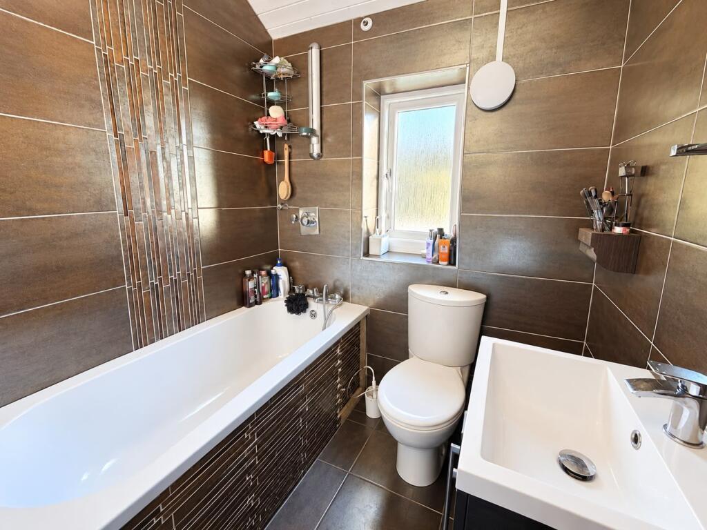 House in Bradford, Fairweather Green, Scholemoor - More