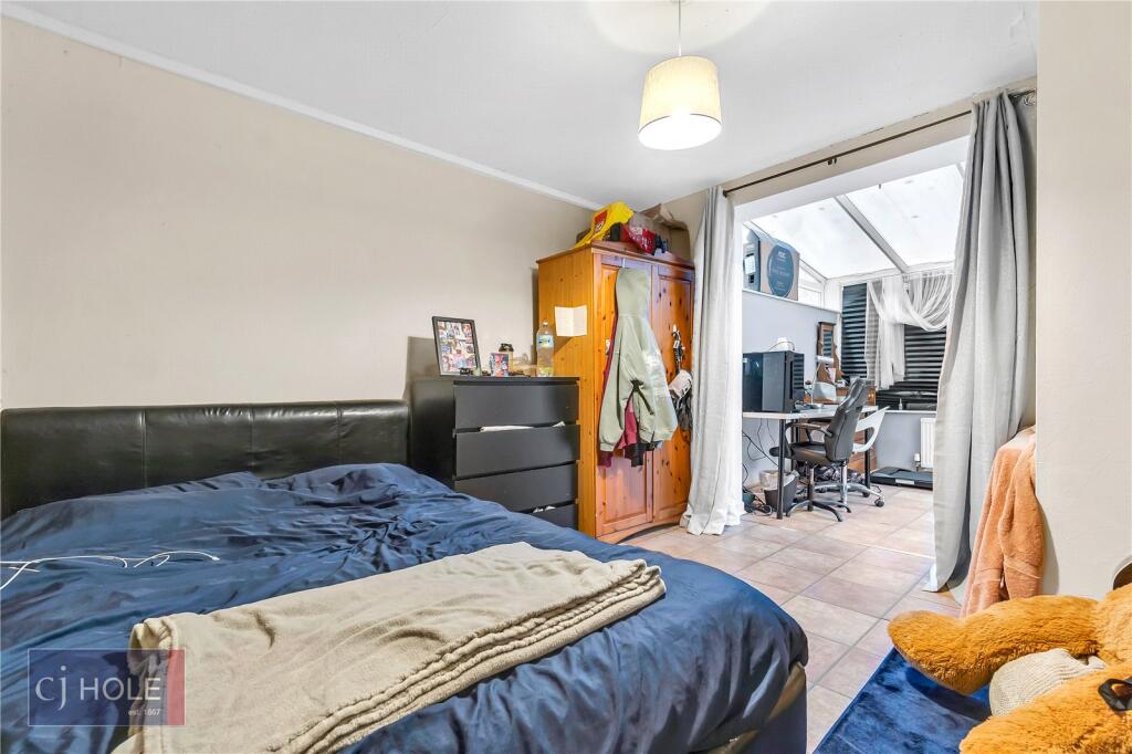5 bedroom semi-detached house for rent