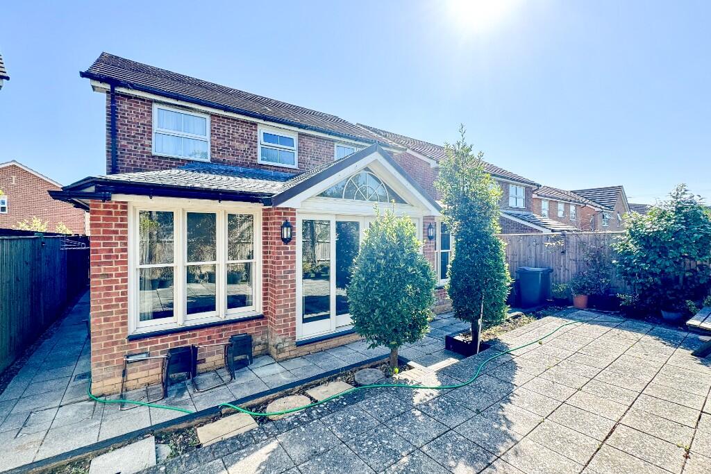 Darwell Drive, Stone Cross, BN24 photo 3
