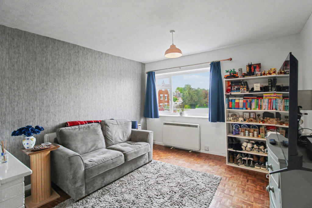 Apartment in Rushmoor, North Camp, Farnborough - View 2