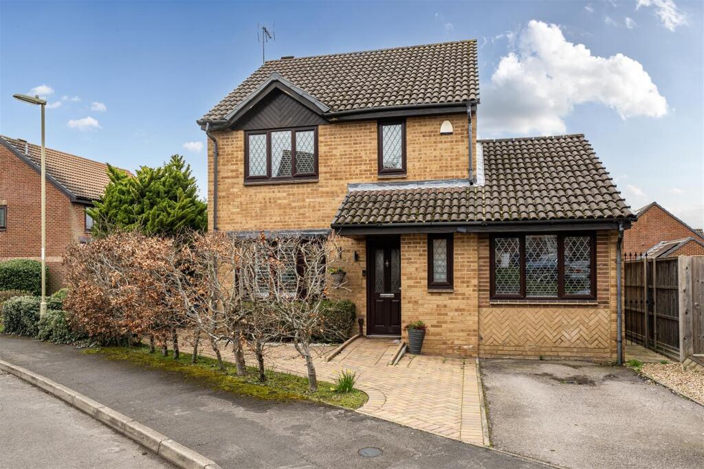 Main image of property: Ryves Avenue, Yateley, Hampshire