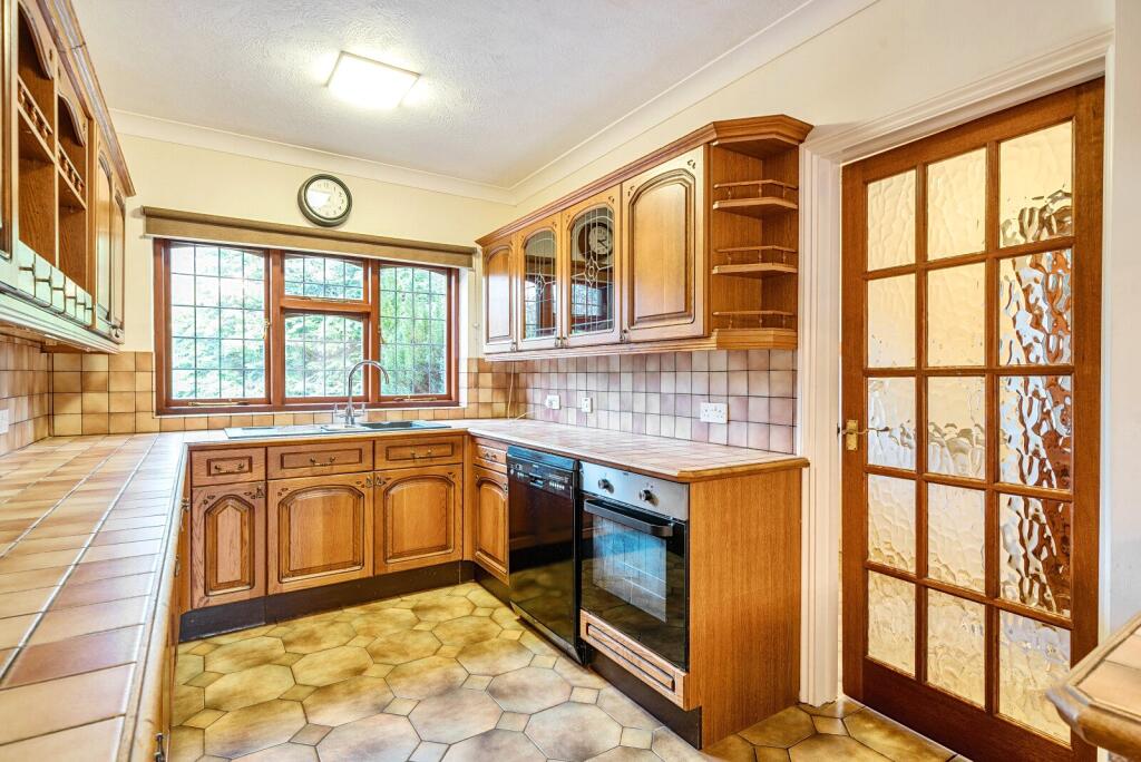 House in Kingston upon Thames - More