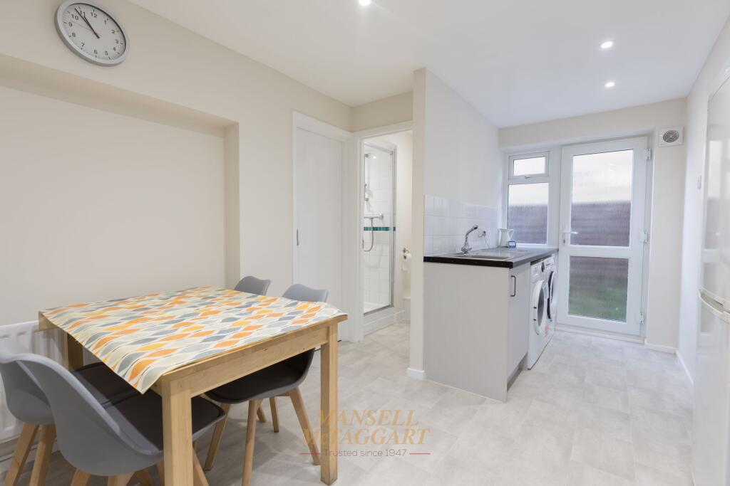 House in Reigate and Banstead, Horley - View 4