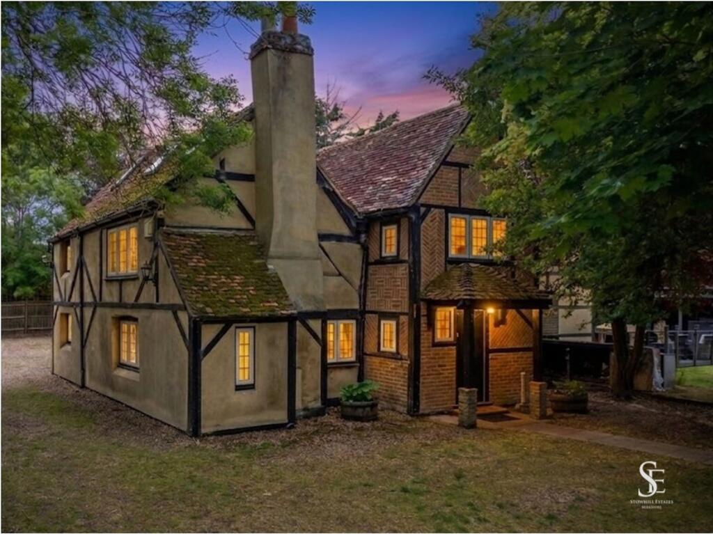 Hinton Road, Hurst, RG10, Hurst
