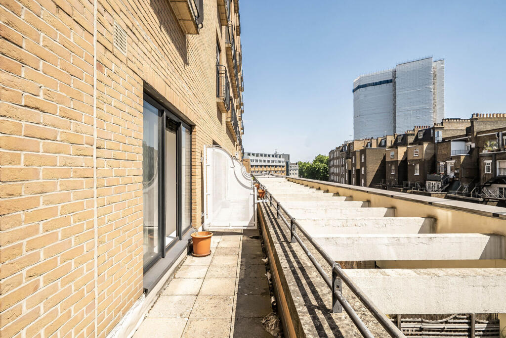Apartment in London, Royal Borough of Kensington and Chelsea - More