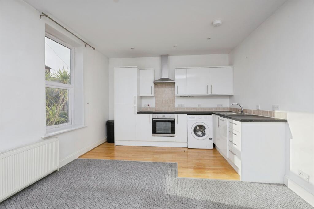 House in Brighton - View 5