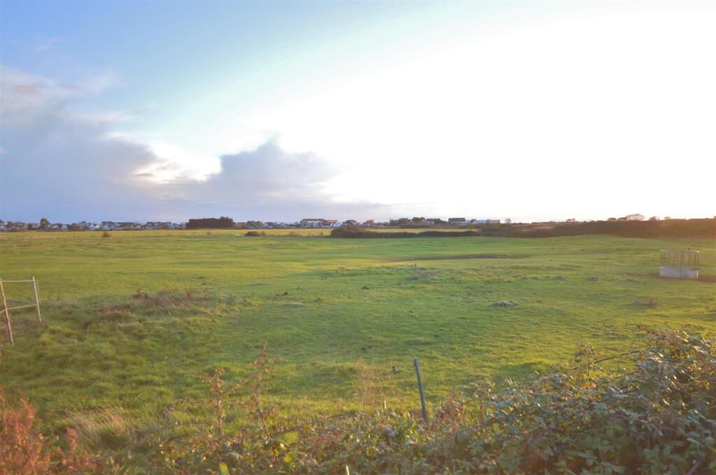 Aragon Close, Clacton-on-Sea, Essex photo 4