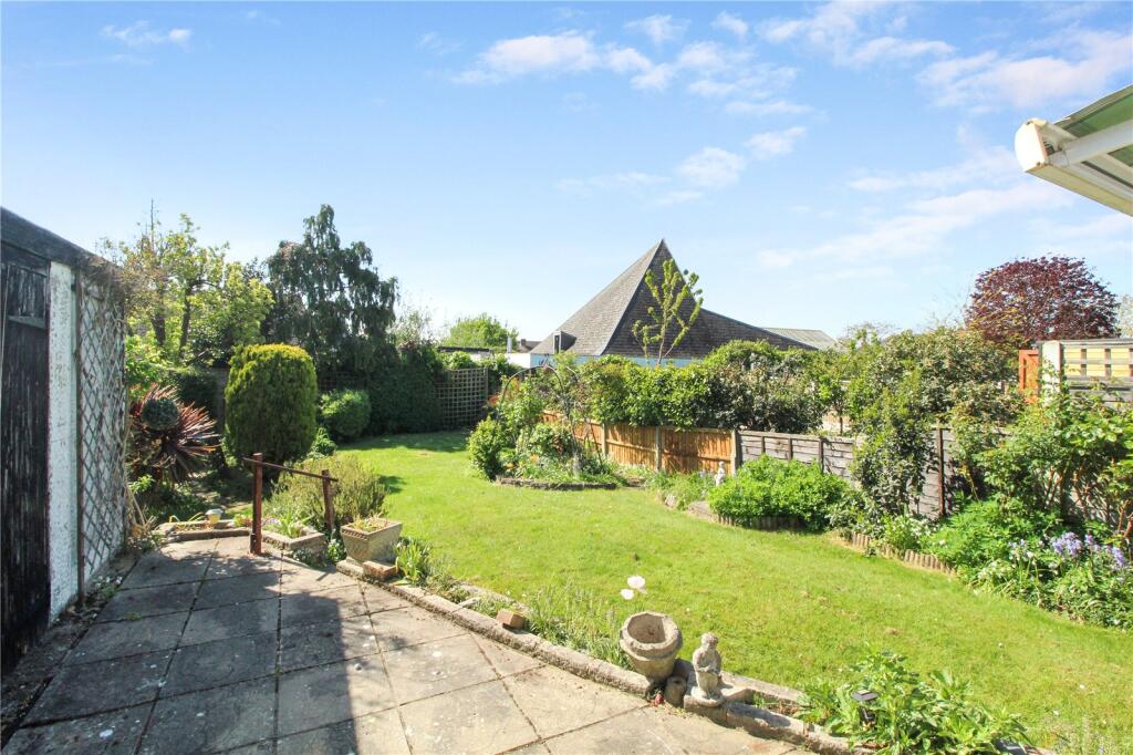 Blenheim Chase, Leigh-on-Sea, Essex, SS9 photo 4