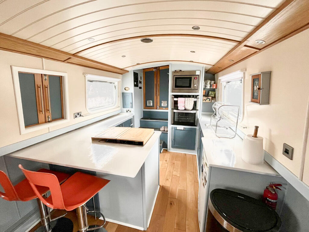 House in Kingston upon Thames - More