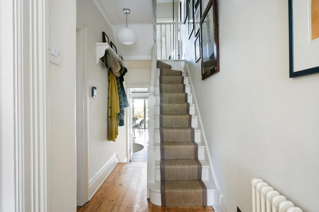 House in Kingston upon Thames - View 4