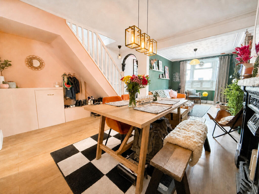 Main image of property: Linslade Street, Swindon, SN2 2