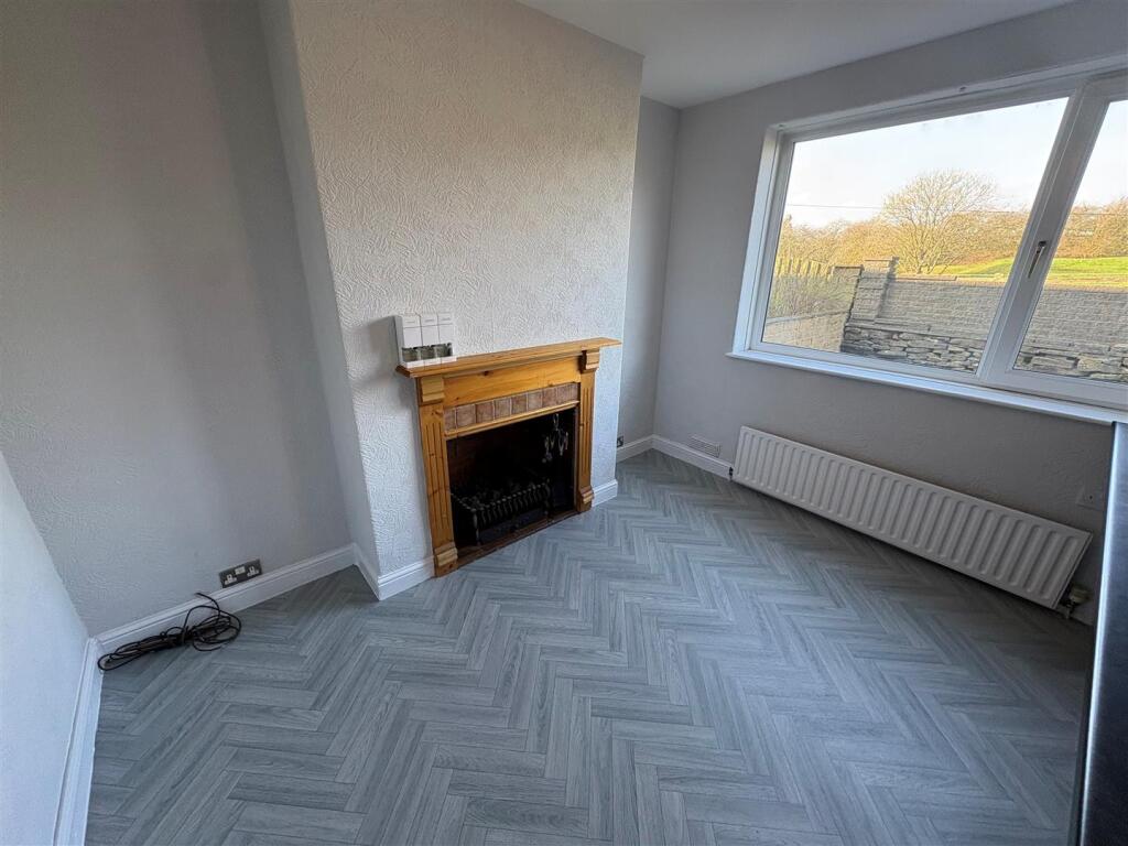 Additional image 4 of Greenton Crescent, Queensbury