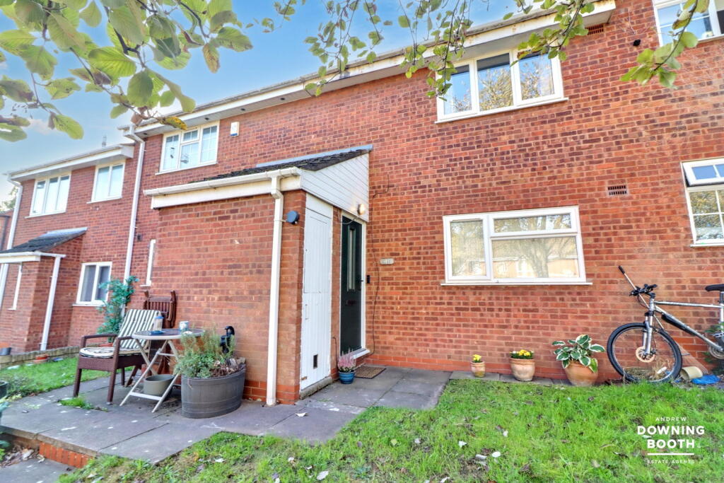 1-bed flat on Maybank Close, Lichfield, WS14 9UJ, £135,000