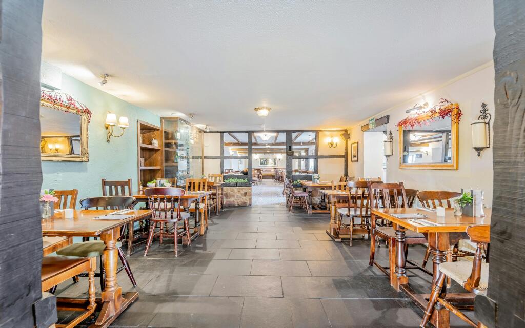 8685242-interior10.jpg