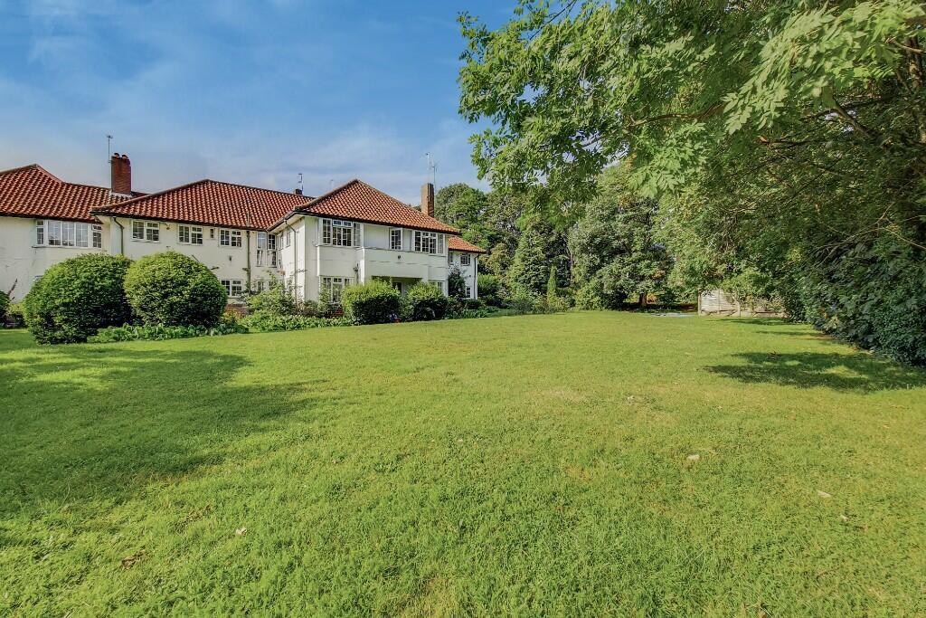 Main image of property: Okehampton Close, London, N12