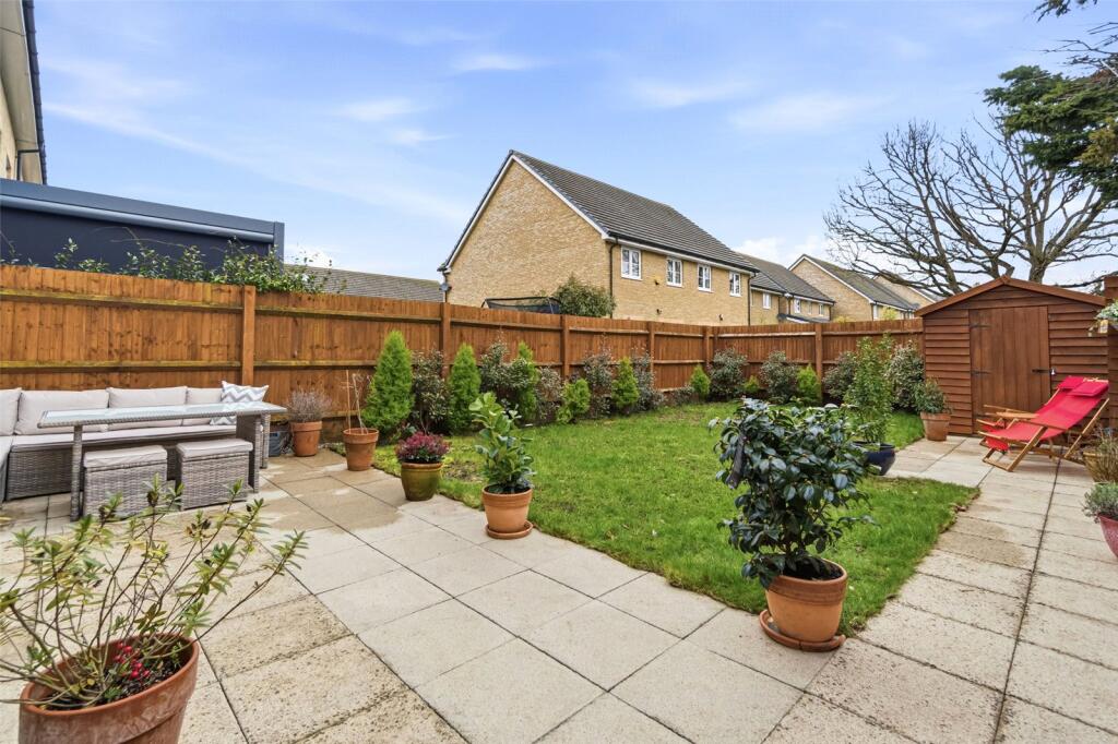 House in Sunbury-on-Thames, Kempton Park - View 2