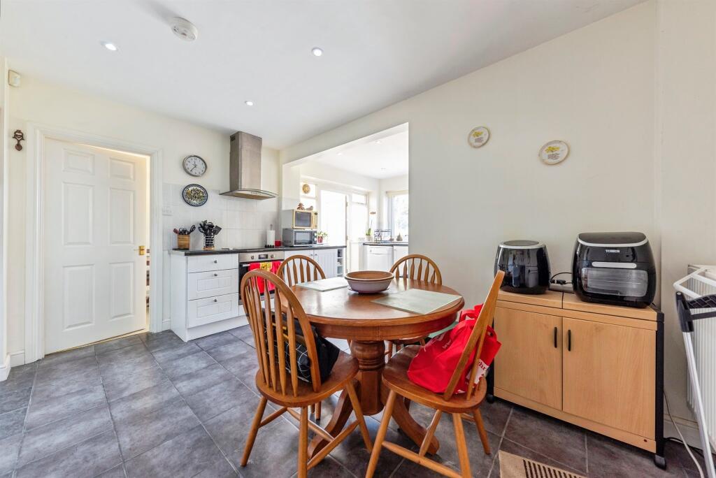 House in South Kesteven, Grantham - More