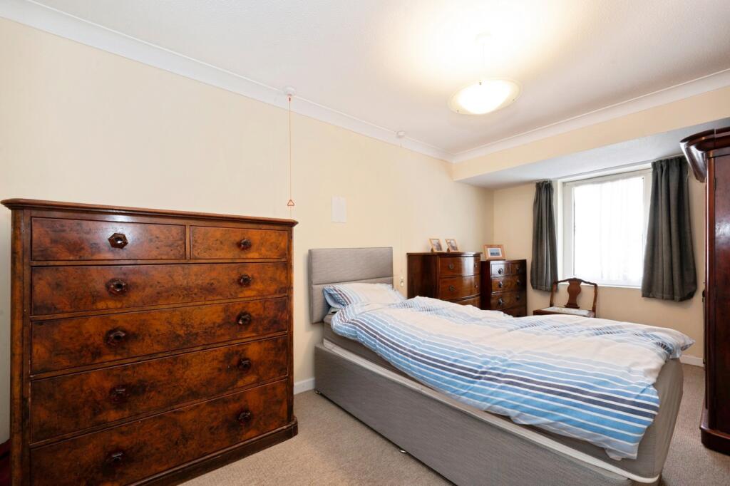 Apartment in Waverley, Haslemere - View 4