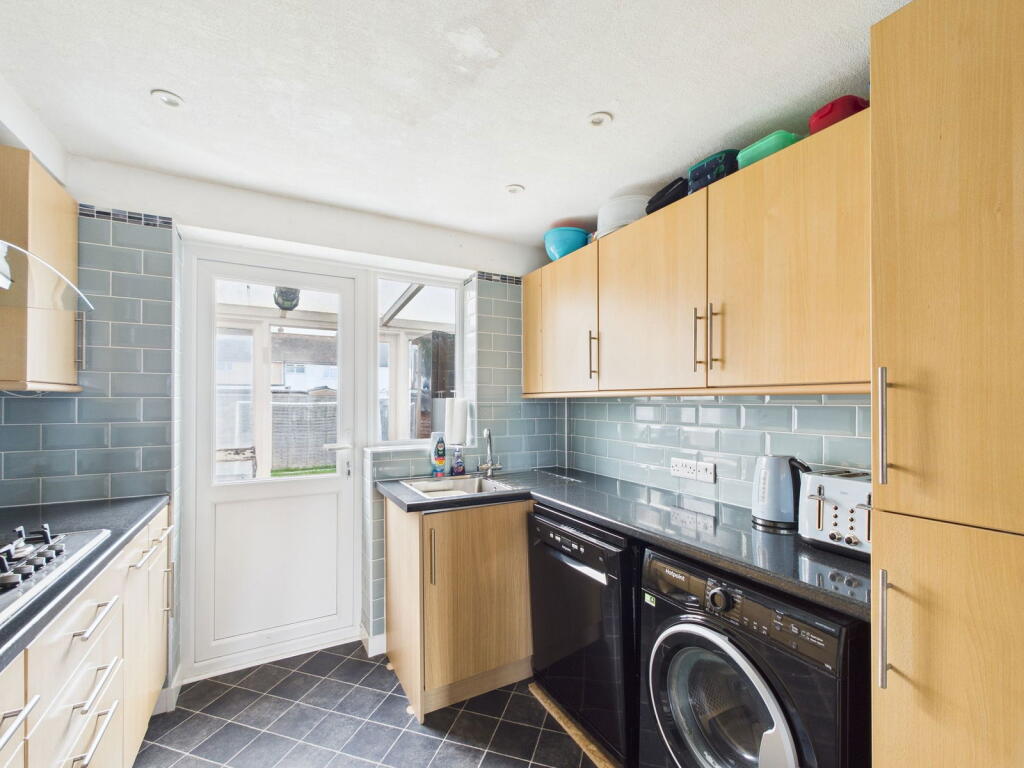 Cedar Close, Worthing, BN13 2JA photo 4