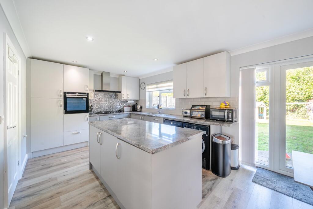 Crummock Close, Slough, Berkshire, SL1 photo 3