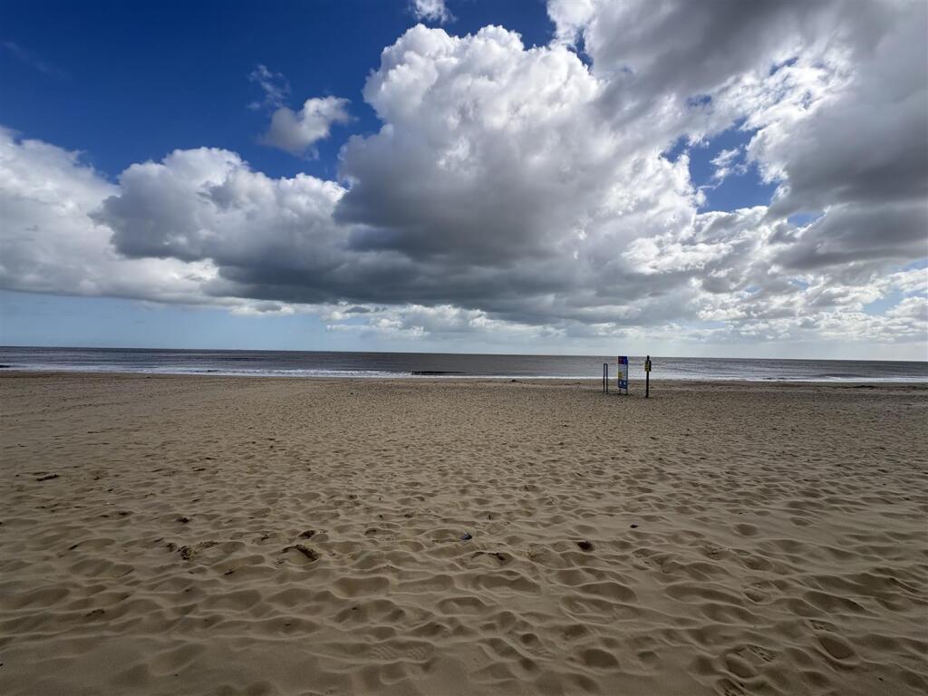 The royals, Southwold photo 4