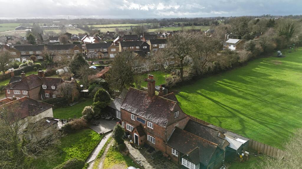 Main image of property: King William IV, Hampden Road, Speen, Princes Risborough, HP27 0RU