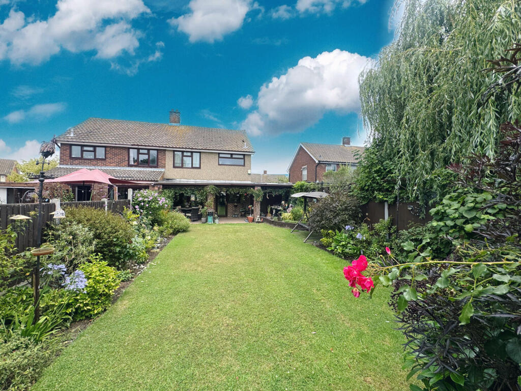 Hawksway, Kingswood, Basildon photo 2