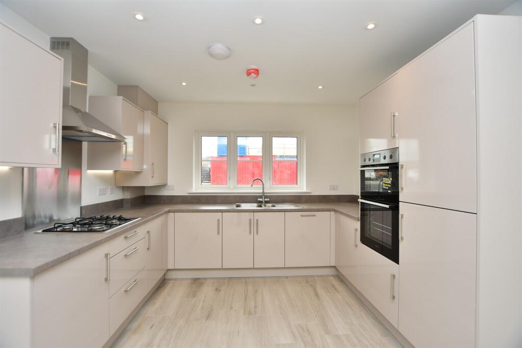 4-bed detached on Blake Gardens, Scocles Road, Minster On Sea, Sheerness, Kent, £475,000