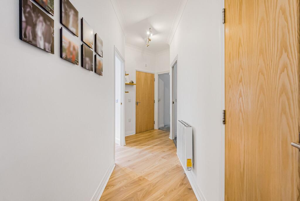 Apartment in East Hertfordshire, Hertford - View 5