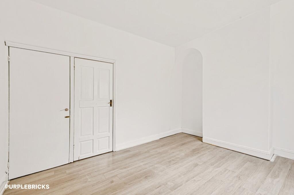 House in Northampton, Semilong - More