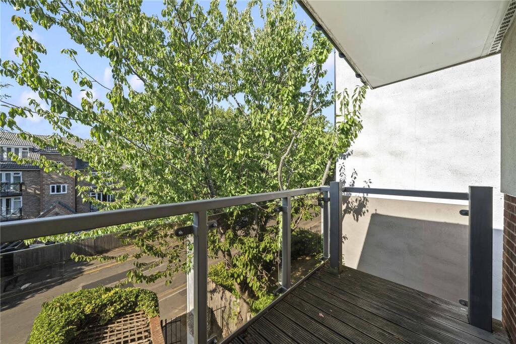Apartment in Sutton - View 4