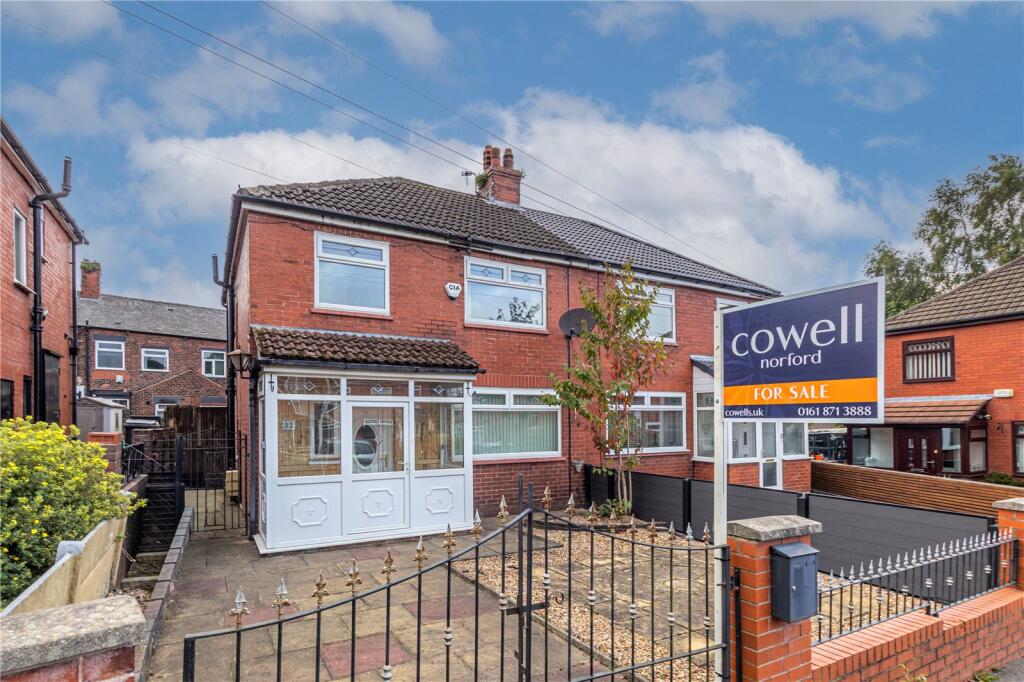 3-bed semi-detached on Rosedale Close, Oldham, Greater Manchester, OL1, £225,000