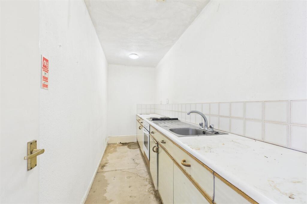 Apartment in Bristol - View 3