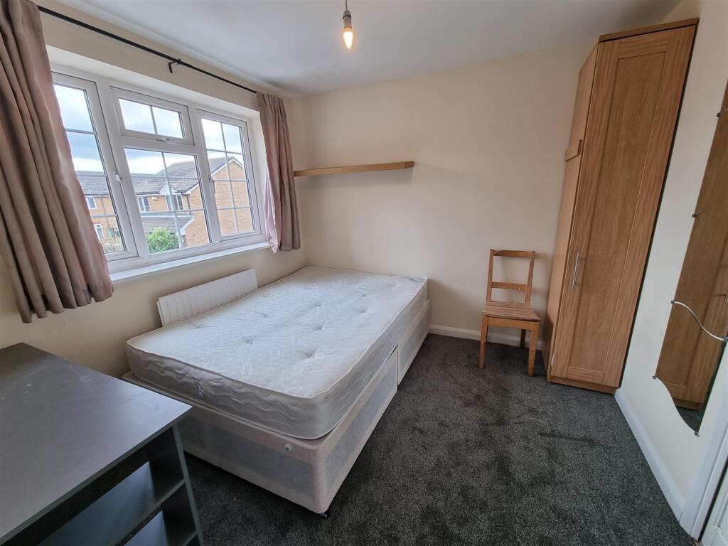 House in Croydon - More