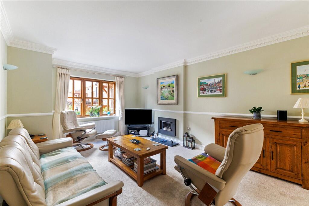 8, Cromwell Court, Marlborough, Wiltshire, SN8 photo 4