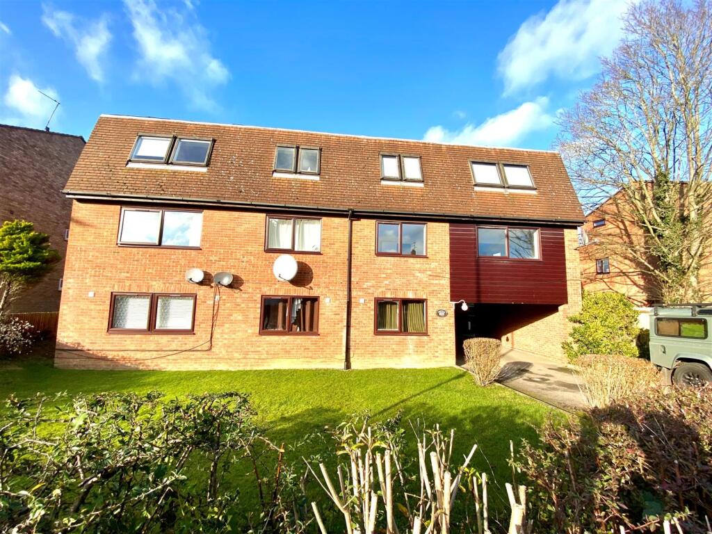 Main image of property: Welham Court, Welham Green