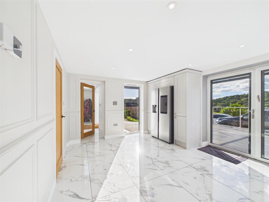 House in Gloucester - View 5