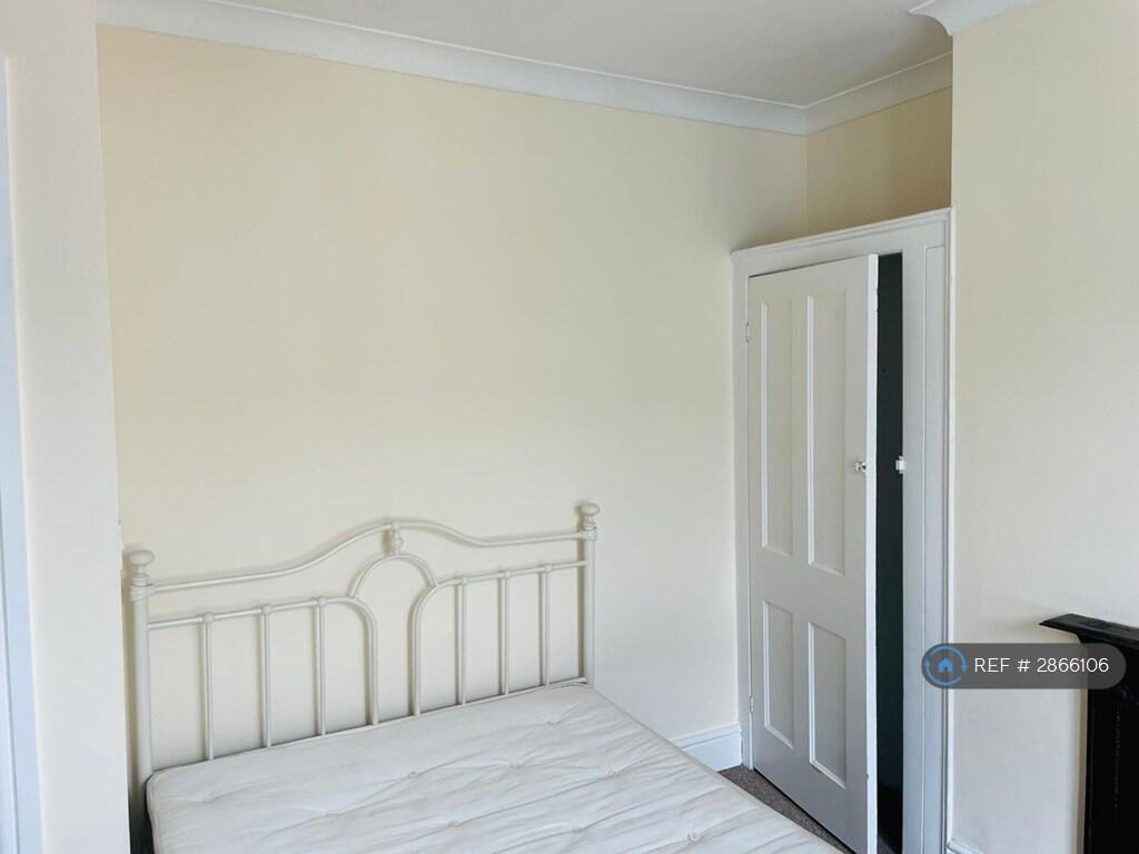 6 bedroom terraced house for rent
