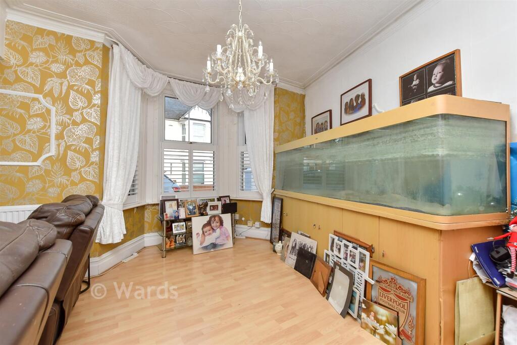 House in Gillingham, Twydall - View 5