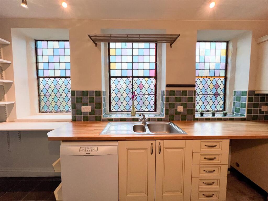 House in Stoke-on-Trent - View 5