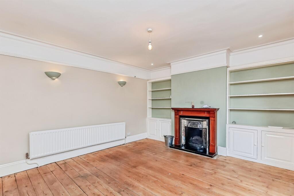 House in South Kesteven, Stamford - More