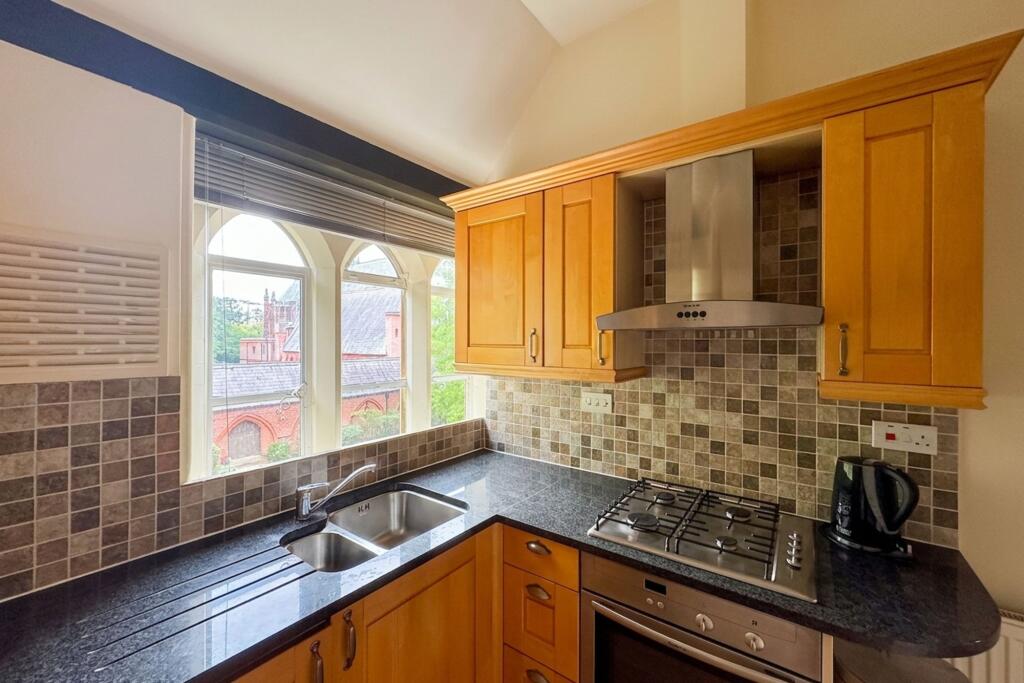 Apartment in Windsor - More