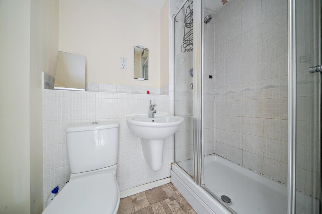 Apartment in East Staffordshire, Burton - View 5