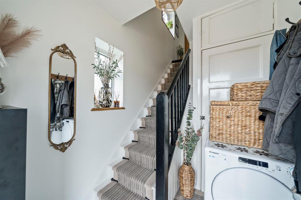 Apartment in Guildford, Bellfields - More