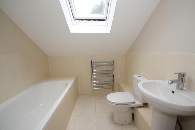 Apartment in Woking, Surrey - View 5