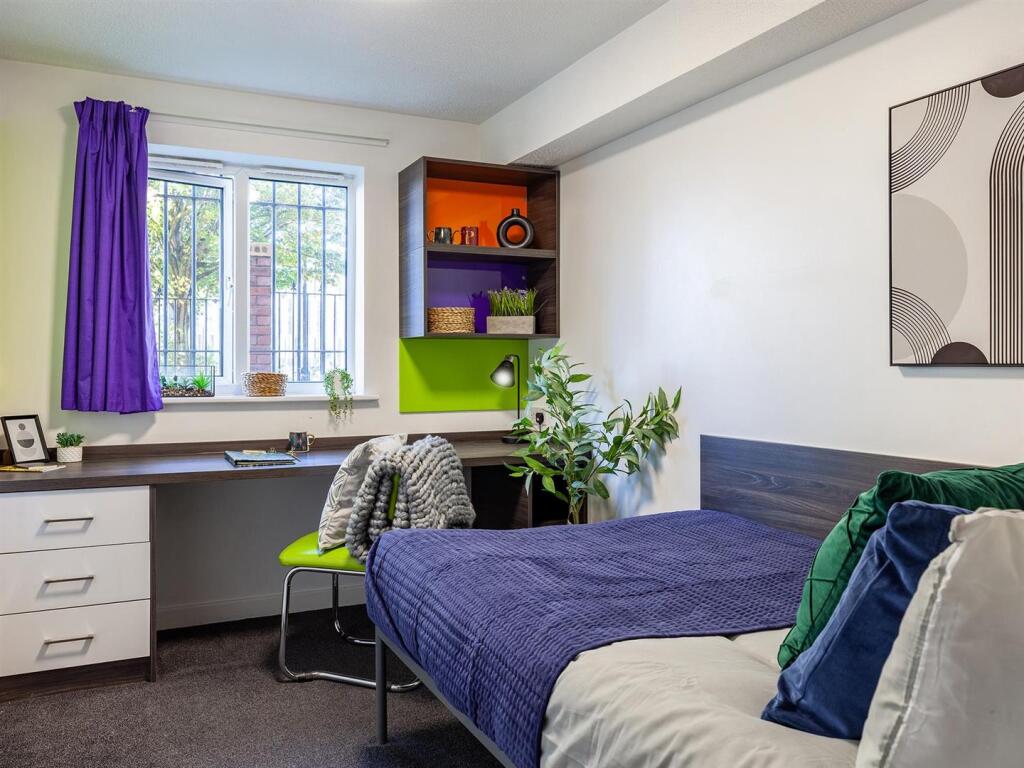Apartment in Liverpool - More