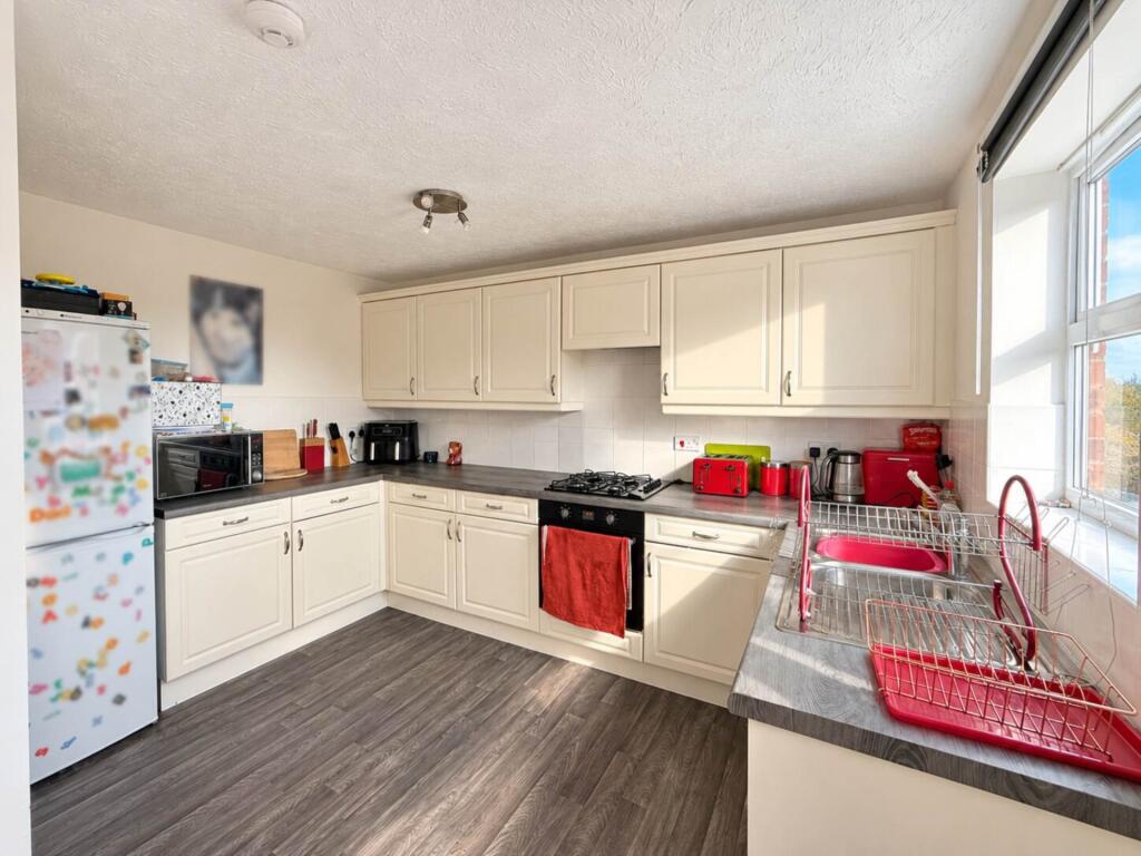 House in Weston-super-Mare, Mead Vale, Weston Village - More